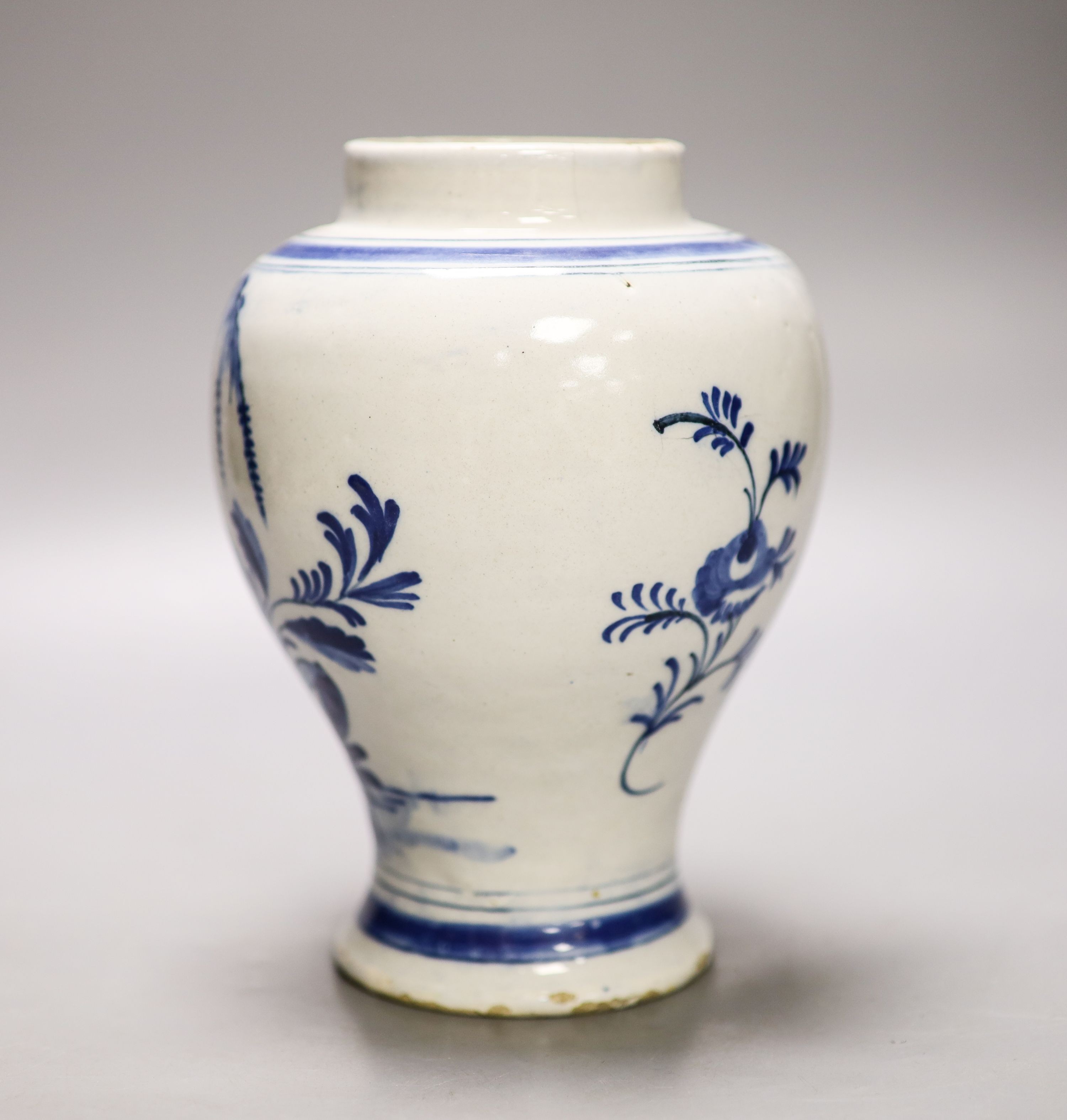 An English Delftware vase, 17.5 cm high